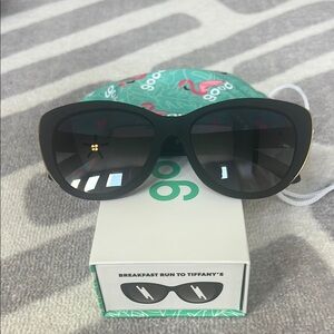 Elegant Black Sunglasses by Goo